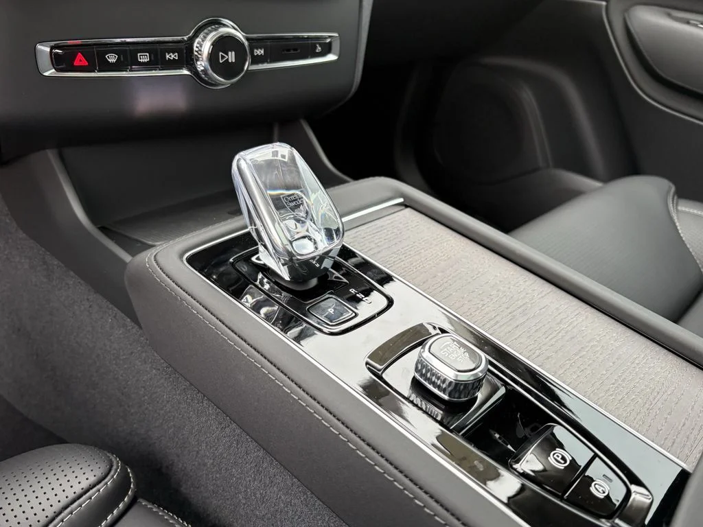 New 2026 Aurora Silver Volvo Ultra image 22
