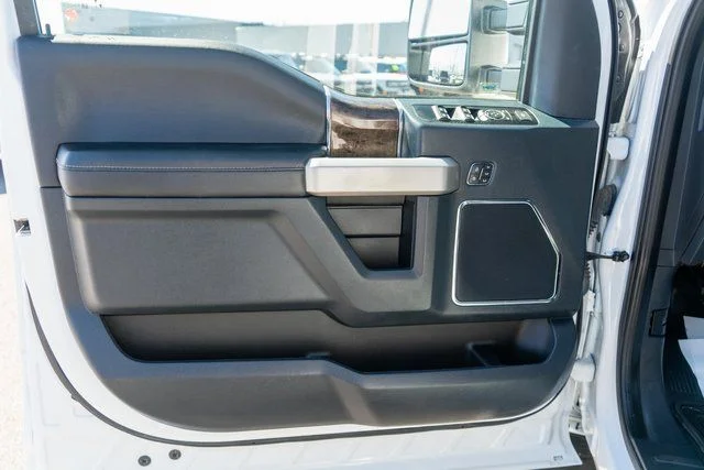 Used 2022 White Ford Lariat image 18