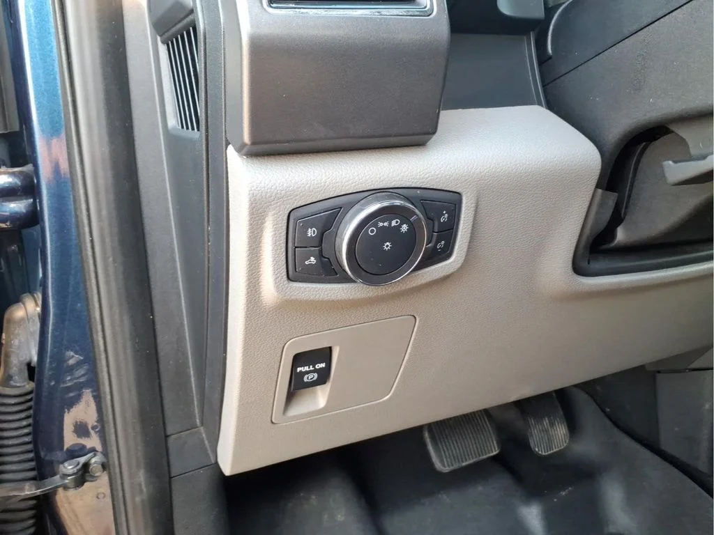Used 2019 Blue Ford XLT image 16
