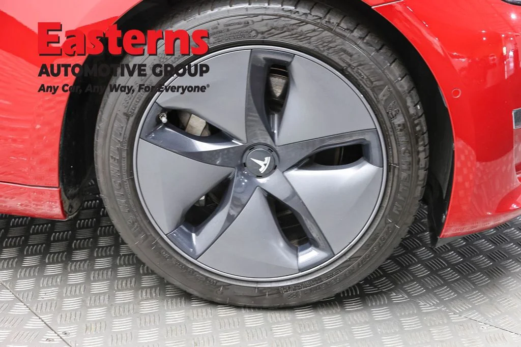 Used 2018 Red Tesla Long Range image 25