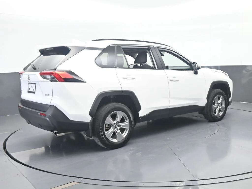 Used 2025 Ice Toyota XLE image 5