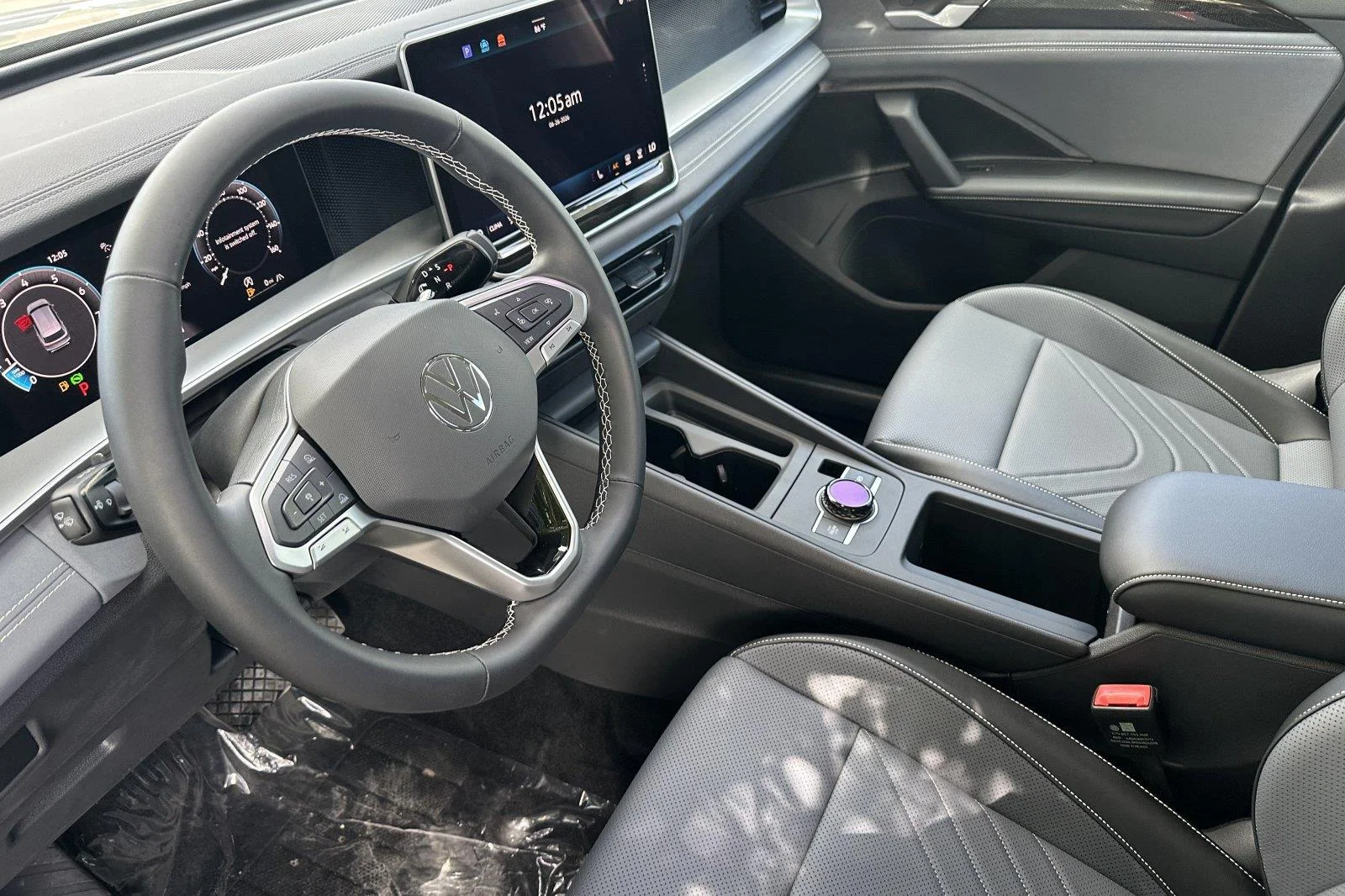 New 2026 Platinum Gray Metallic Volkswagen SE image 10