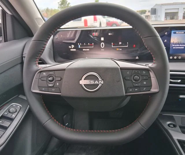 New 2026 Aspen White TriCoat / Super Black Two-tone Nissan SR image 9