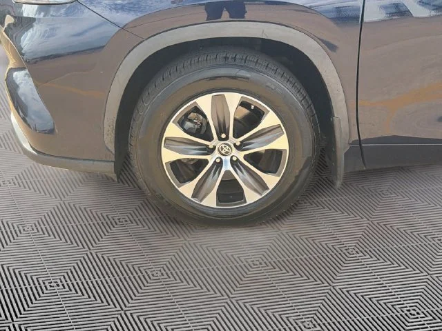 Certified Used 2023  Toyota XLE image 34