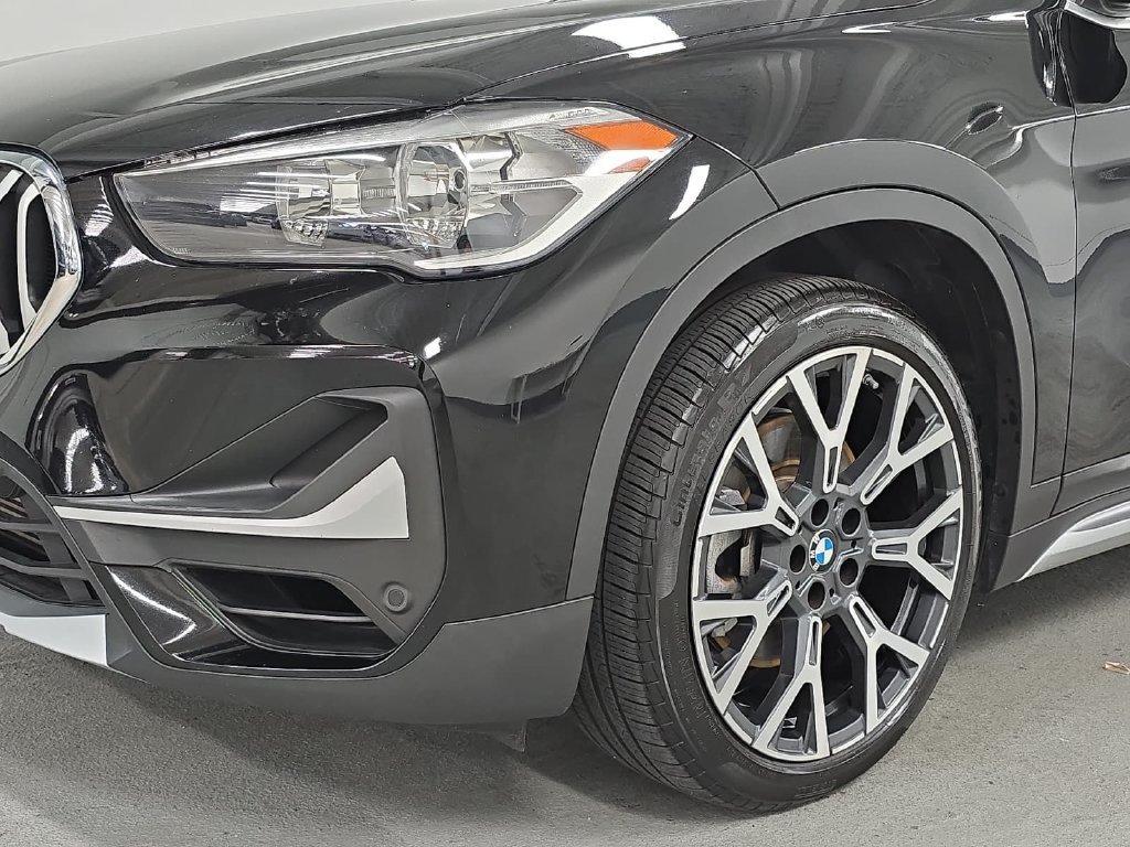 Used 2021 Jet Black BMW sDrive28i image 11