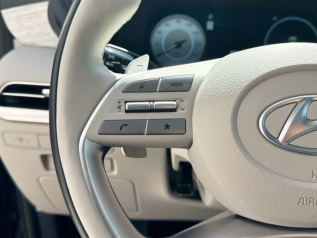 Used 2023 White Hyundai Calligraphy image 12