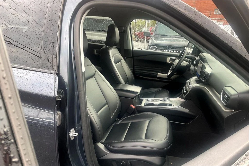 Used 2024 Blue Metallic Ford XLT image 6