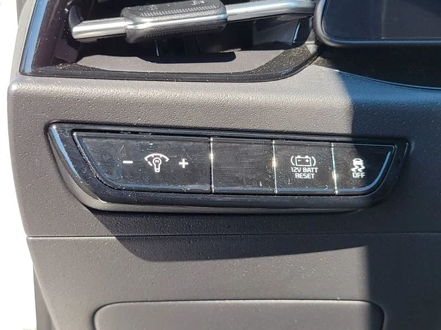 Used 2023 White Kia EX Touring image 30