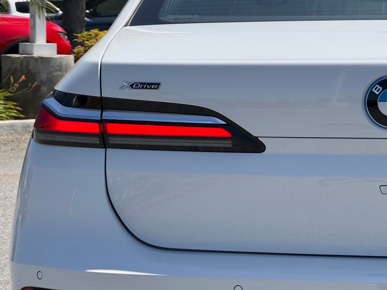 New 2026 Alpine White BMW 750e xDrive image 15