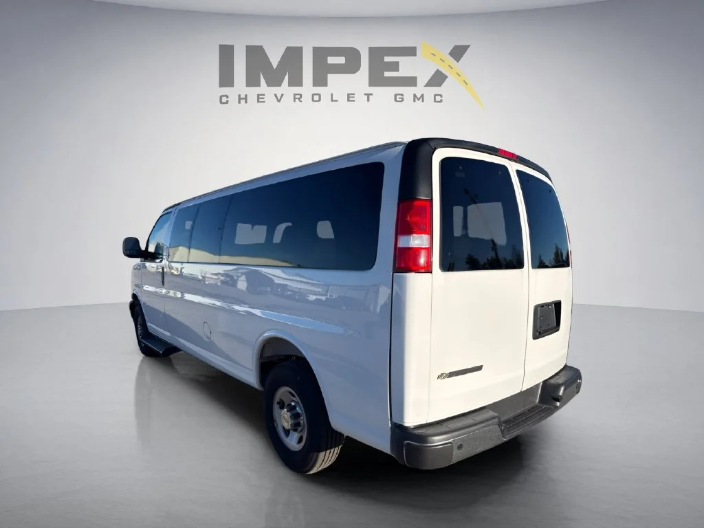 Used 2025 White Chevrolet LT image 3