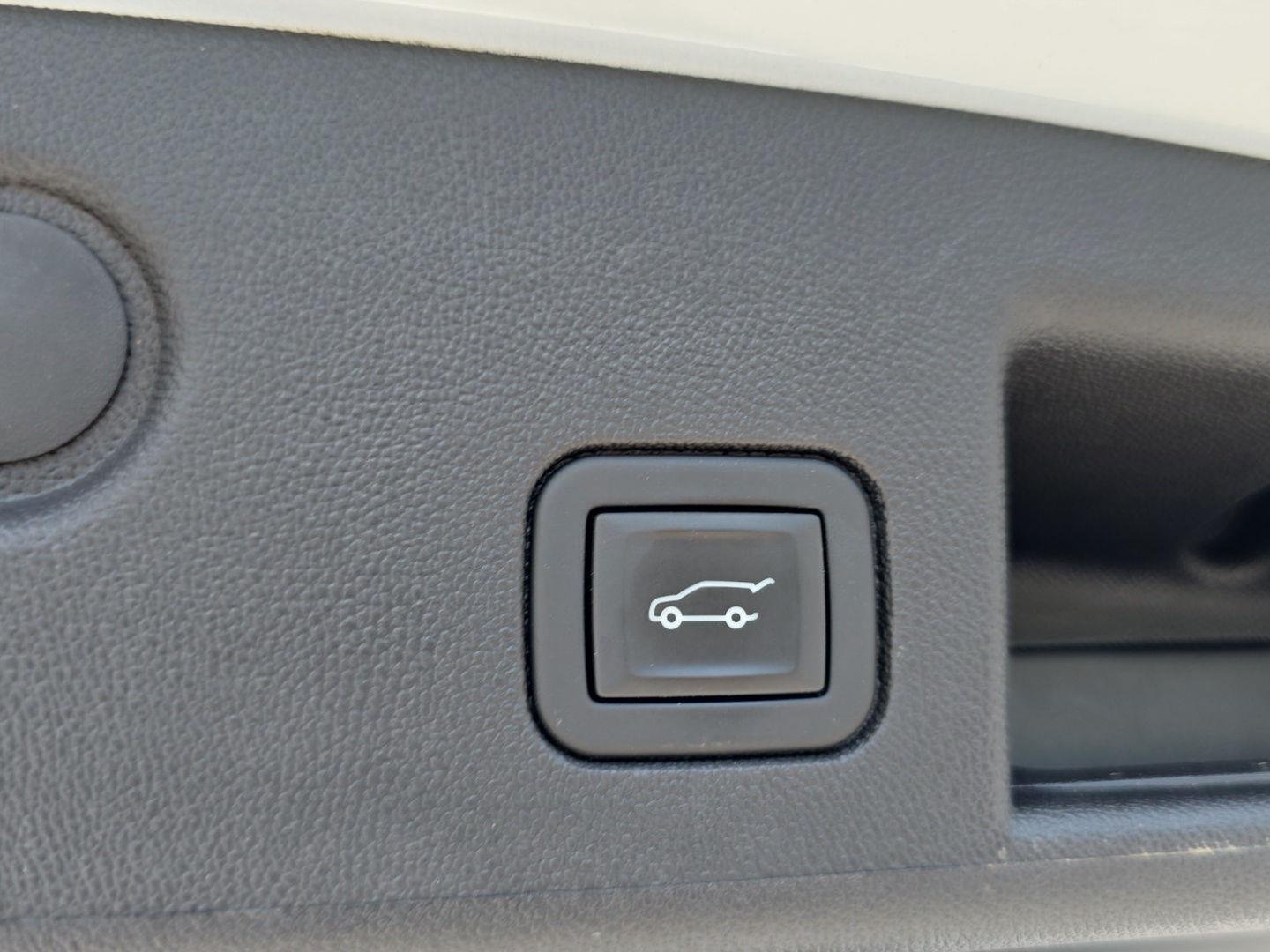 Used 2023 Summit White Chevrolet Premier image 7