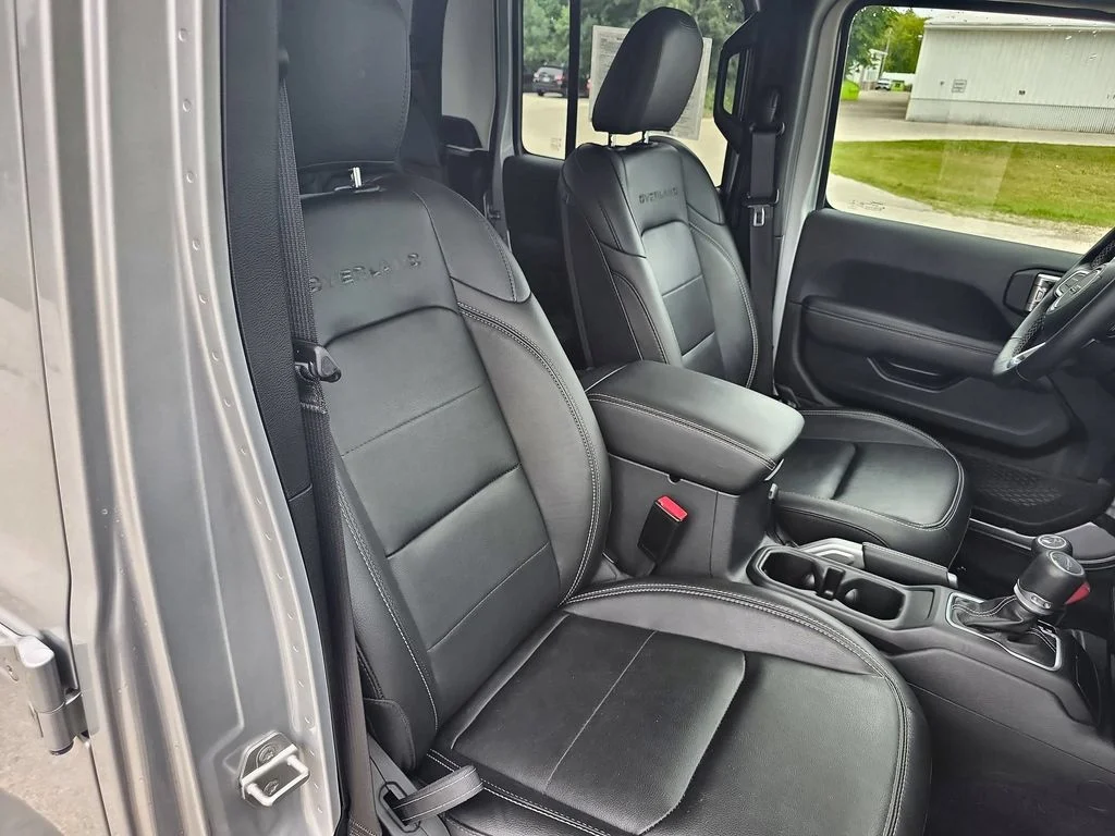 Used 2022 Silver Jeep Overland image 29