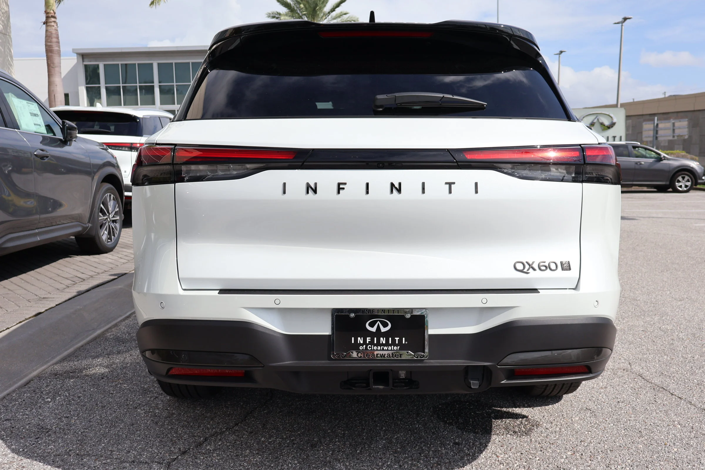 Certified Used 2026 Radiant White/Black Obsidian INFINITI AUTOGRAPH image 8