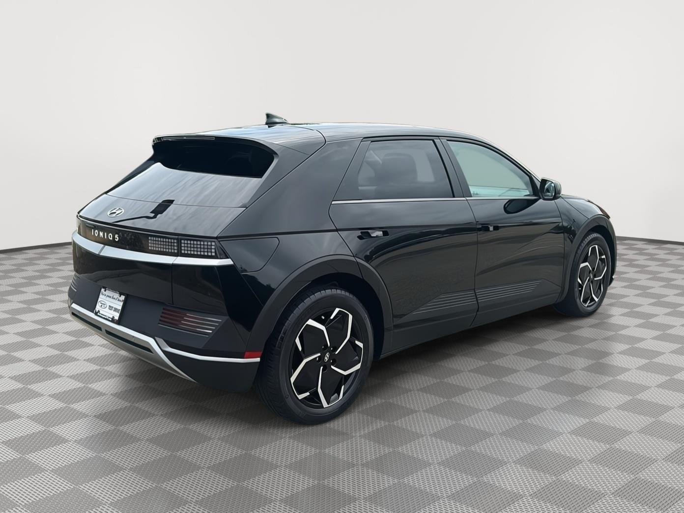 Used 2023 Phantom Black Hyundai SE image 5