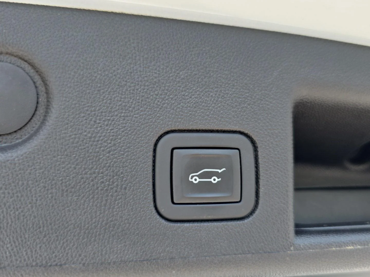 Used 2023 Summit White Chevrolet Premier image 7