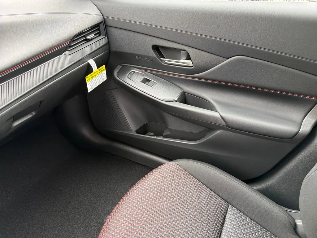 New 2026 Atlantic Gray Metallic / Super Black Two-tone Nissan SR image 27
