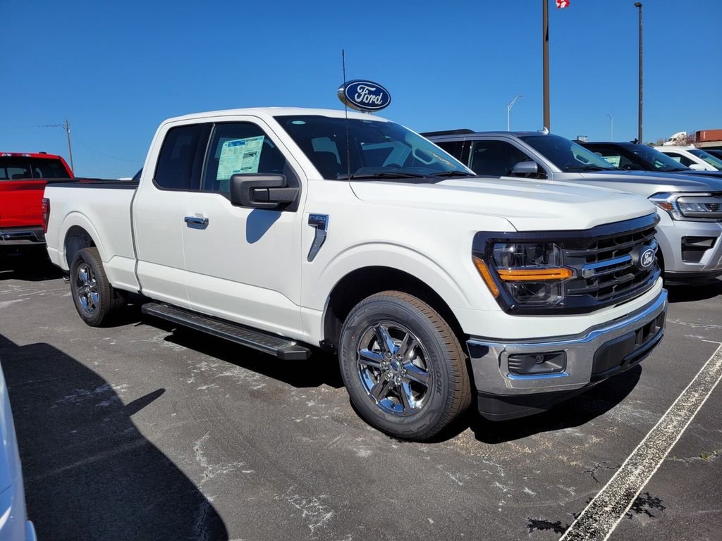 New 2025 Oxford White Ford XLT image 23