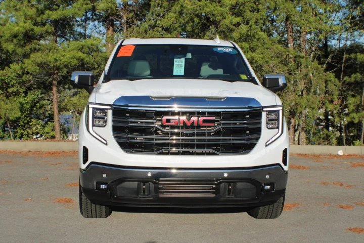 Certified Used 2026 Glacier White Tricoat GMC SLT image 24
