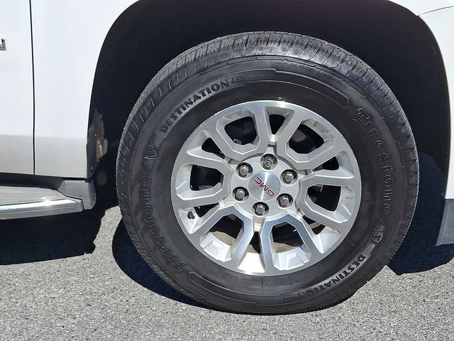 Used 2015 White GMC SLE image 10