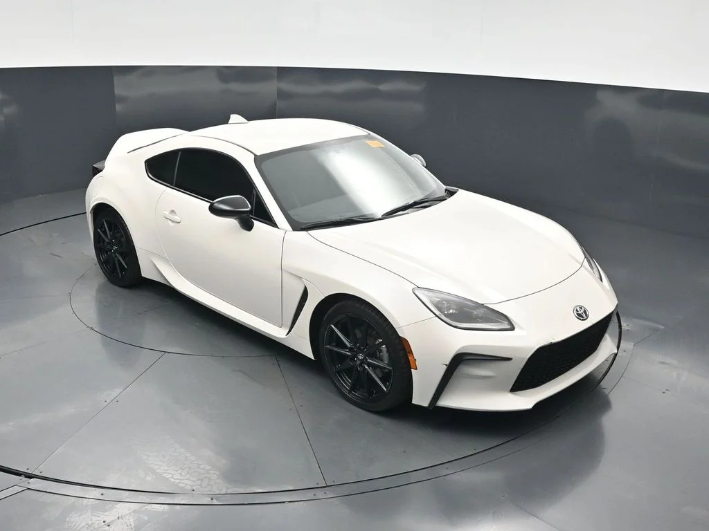 Used 2024 White Toyota Premium image 34