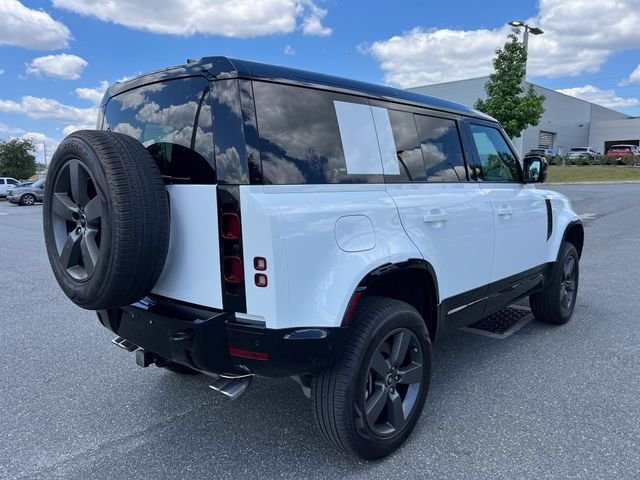 Used 2025  Land Rover X-Dynamic SE image 5