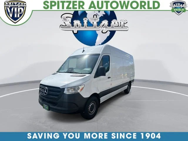 Used 2025 White Mercedes-Benz Cargo 170 WB image 4