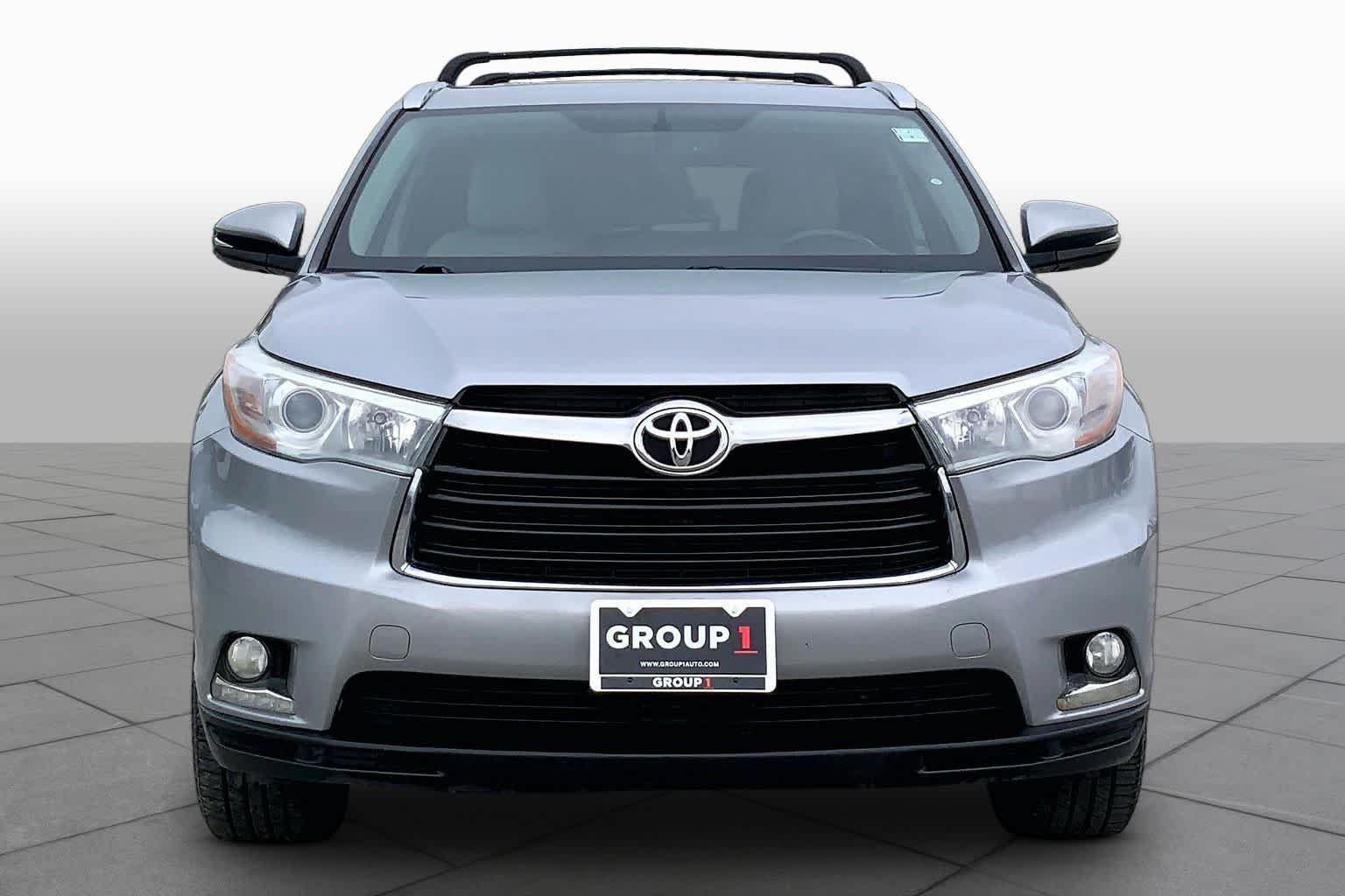Used 2015 Silver Sky Metallic Toyota Limited image 4