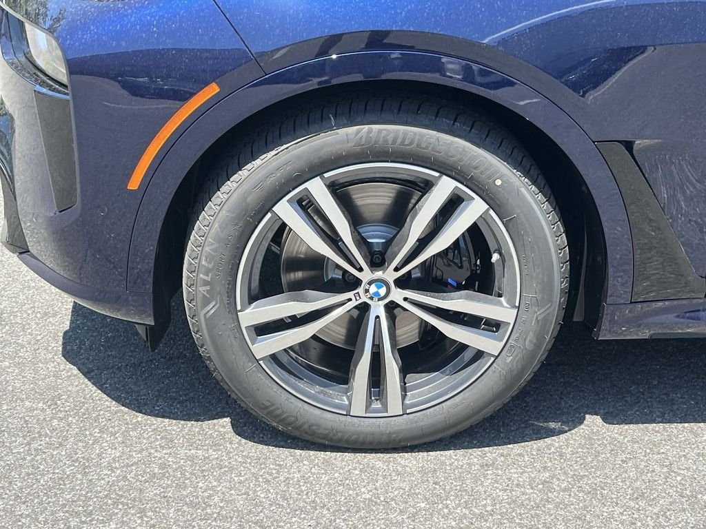 Used 2027 Blue BMW xDrive40i image 10