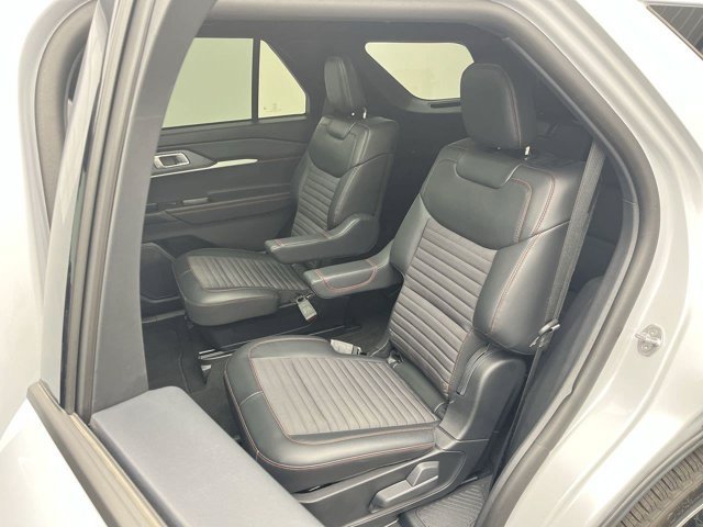 Used 2026 Space White Metallic Ford ST-Line image 12