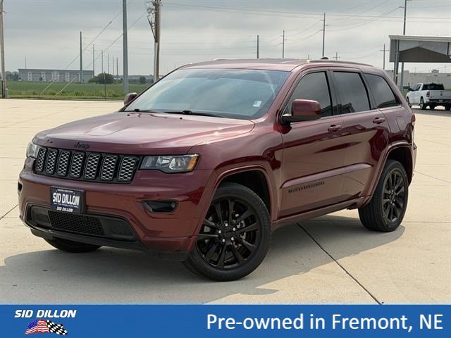 Used 2020 Velvet Red Pearlcoat Jeep Altitude image 1