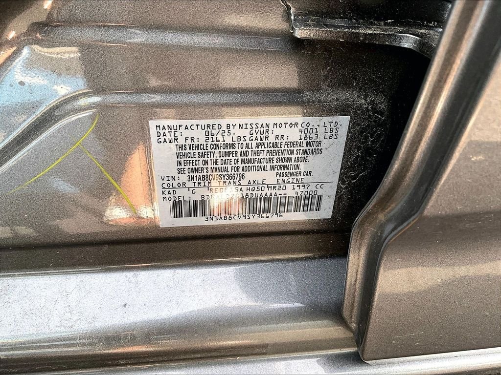 Used 2025 Gray Nissan SV image 9