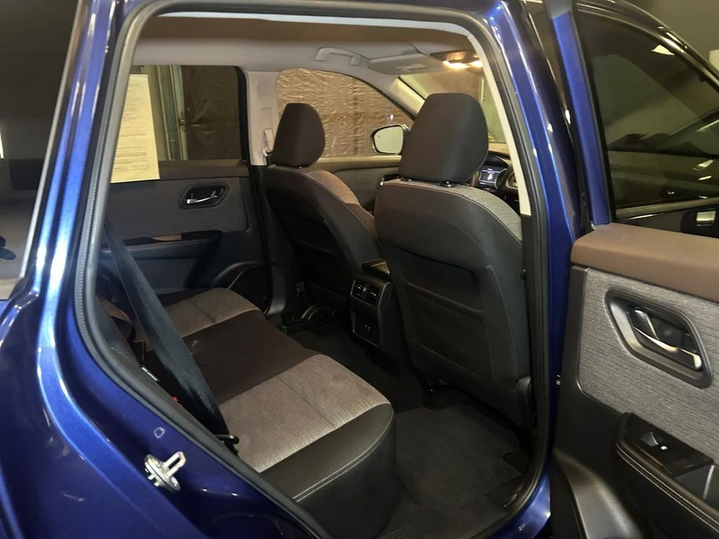Used 2021 Caspian Blue Nissan SV image 18