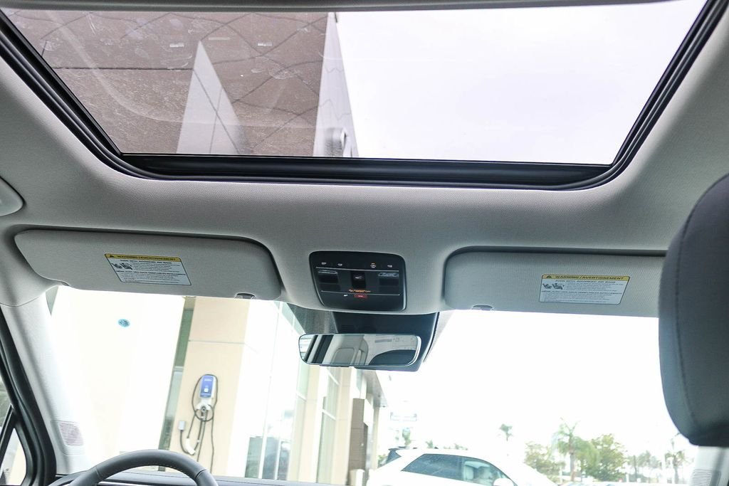 New 2026 Silver Hyundai SEL Premium image 15