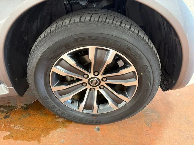 Used 2018 Pearl White Nissan SL image 10