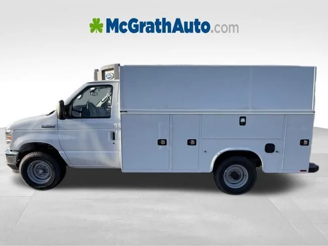 2026 Ford E-Series Cutaway Base - Photo 2