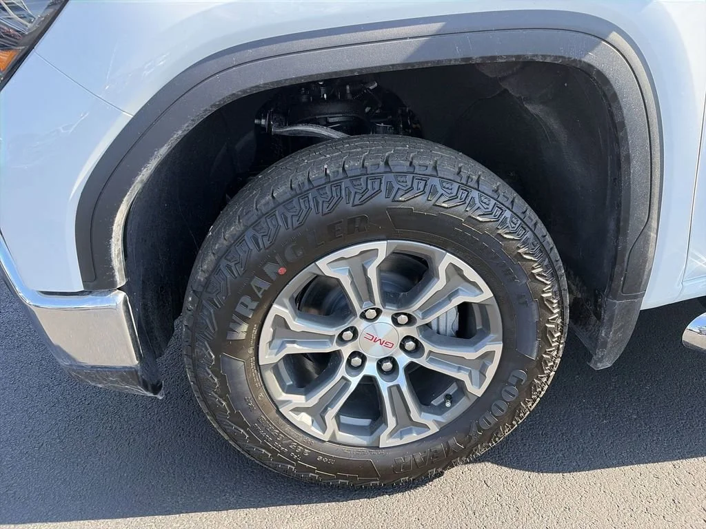 New 2026 Summit White GMC SLE image 16