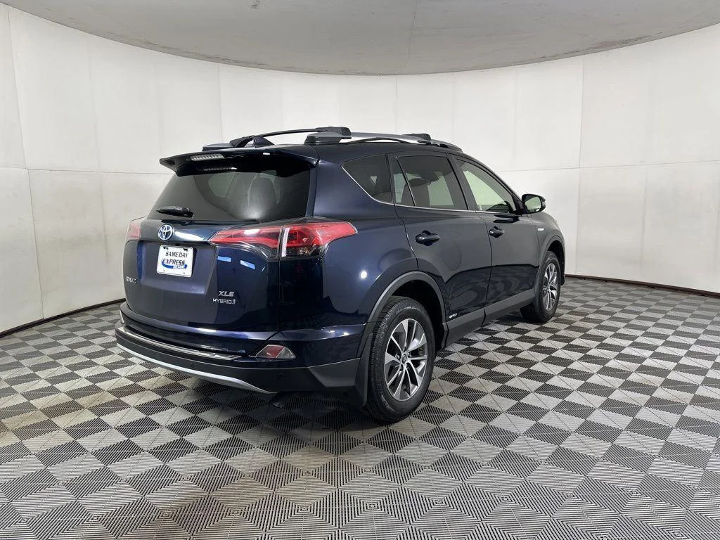 Used 2018 Aqua Toyota XLE image 8