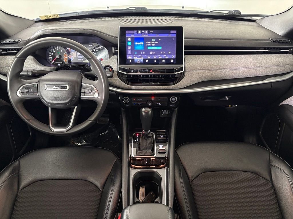 Used 2024 White Jeep Latitude image 33