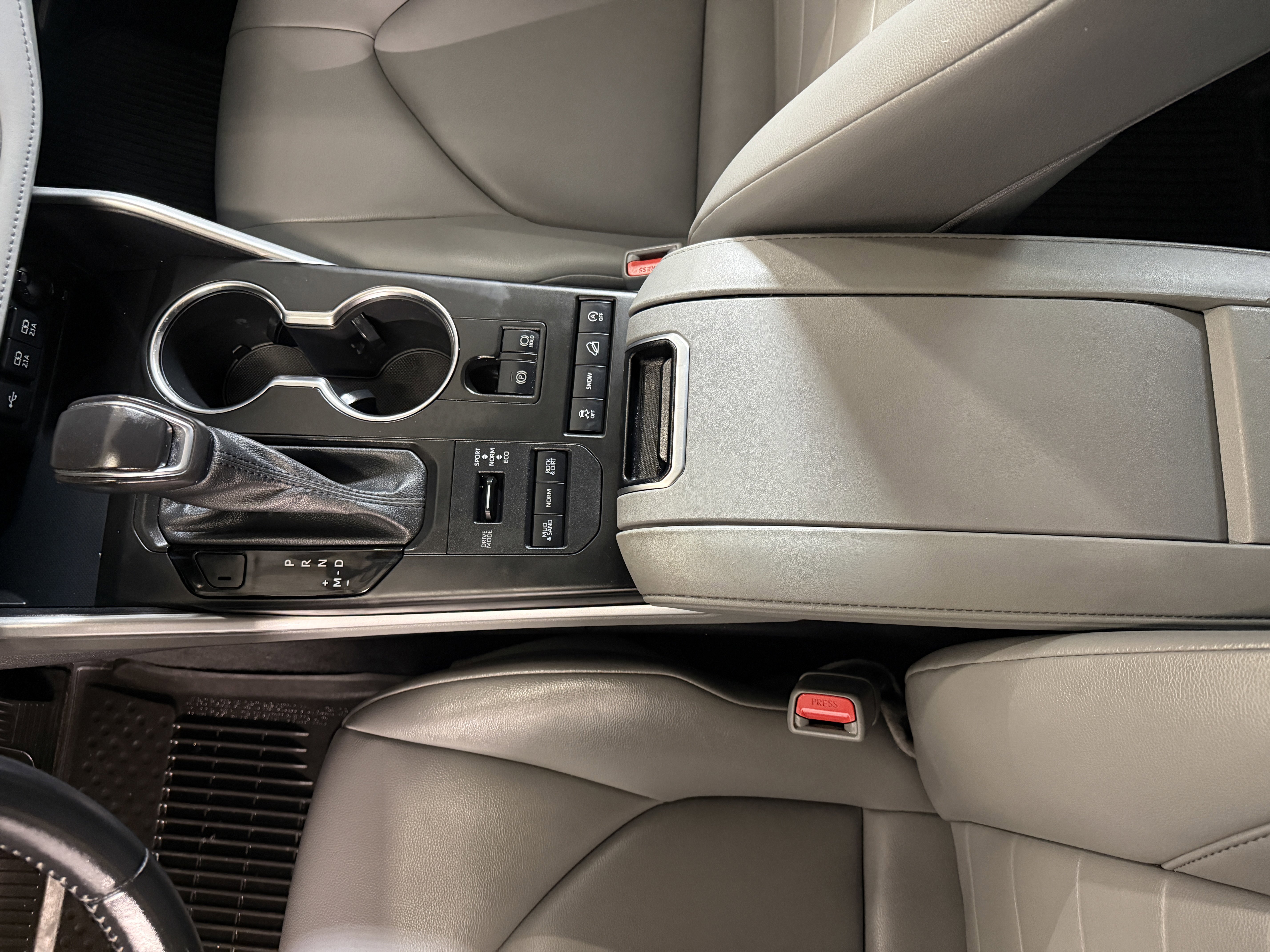 Used 2021 Magnetic Gray Metallic Toyota XLE image 17