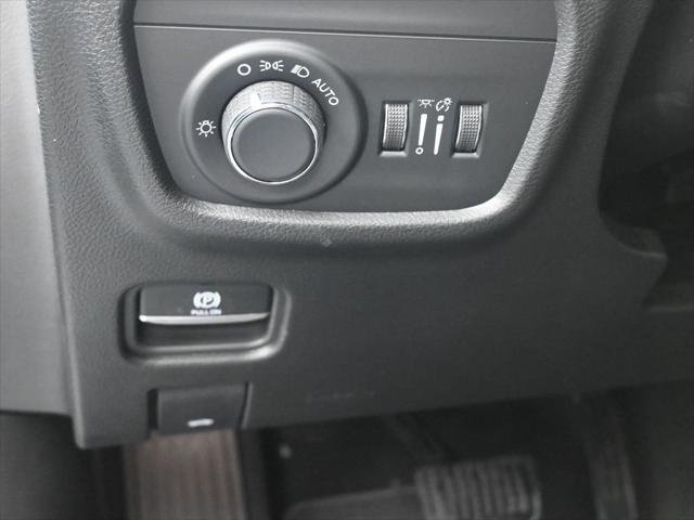New 2026 Silver Zynith Exterior Paint Jeep Laredo image 21