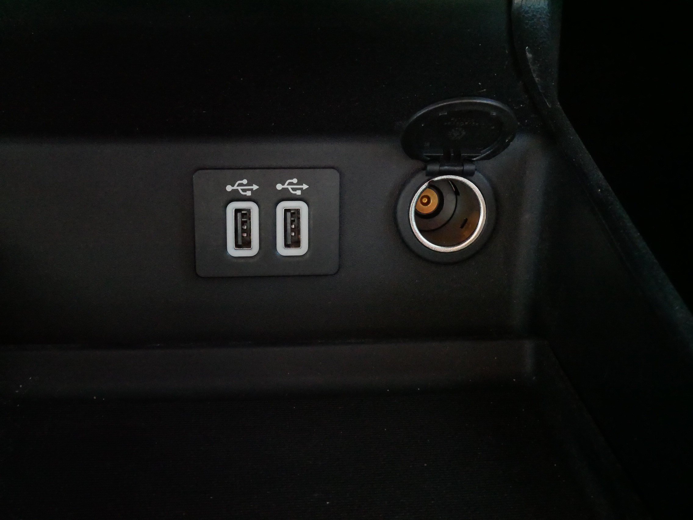 Used 2020 Magnetic Metallic Ford SE image 30