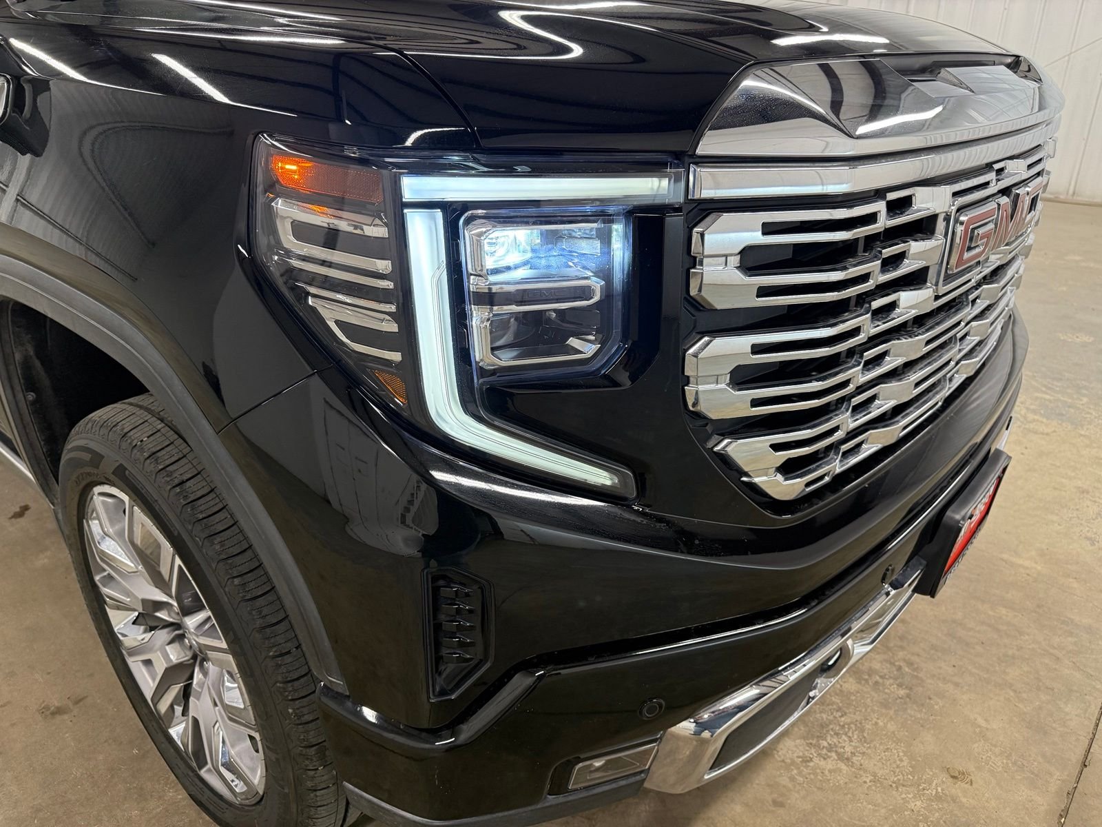 Used 2024 Black GMC Denali image 4