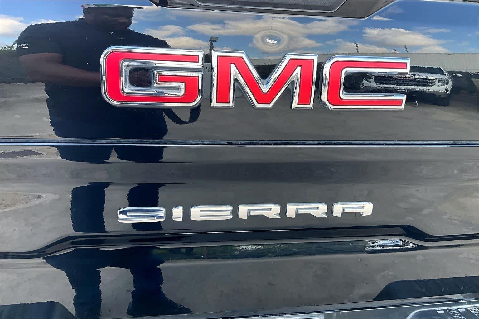 Used 2022 Onyx Black GMC SLT image 31