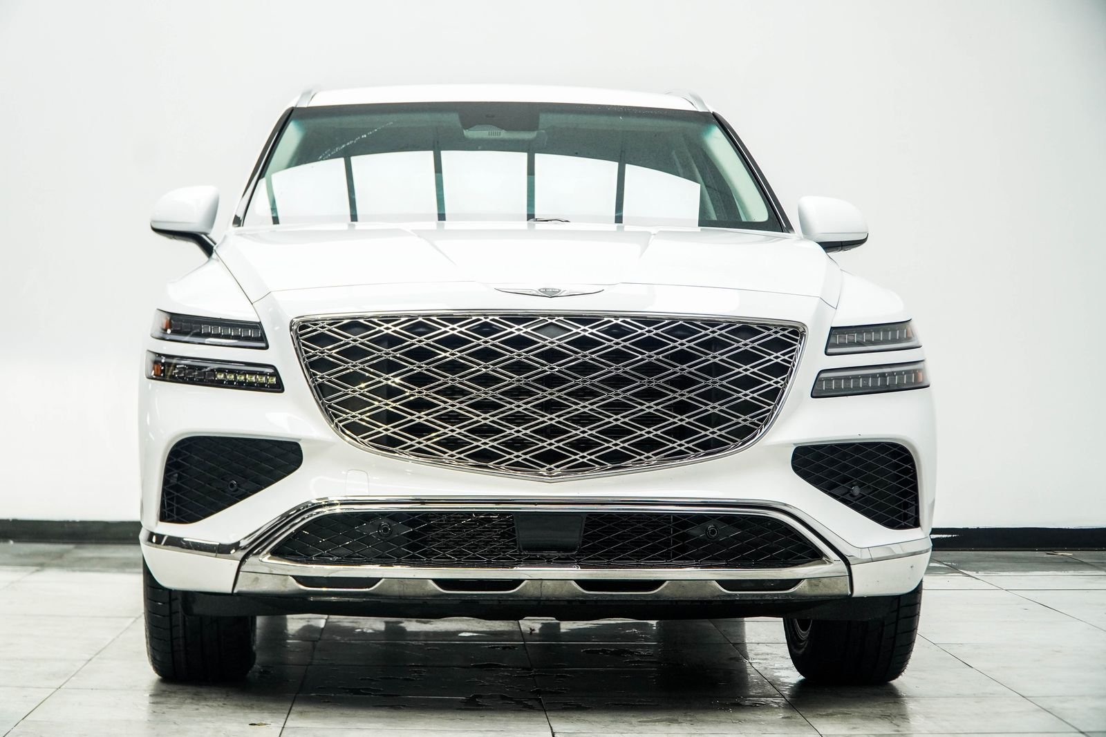 Used 2025 White Genesis 2.5T image 7