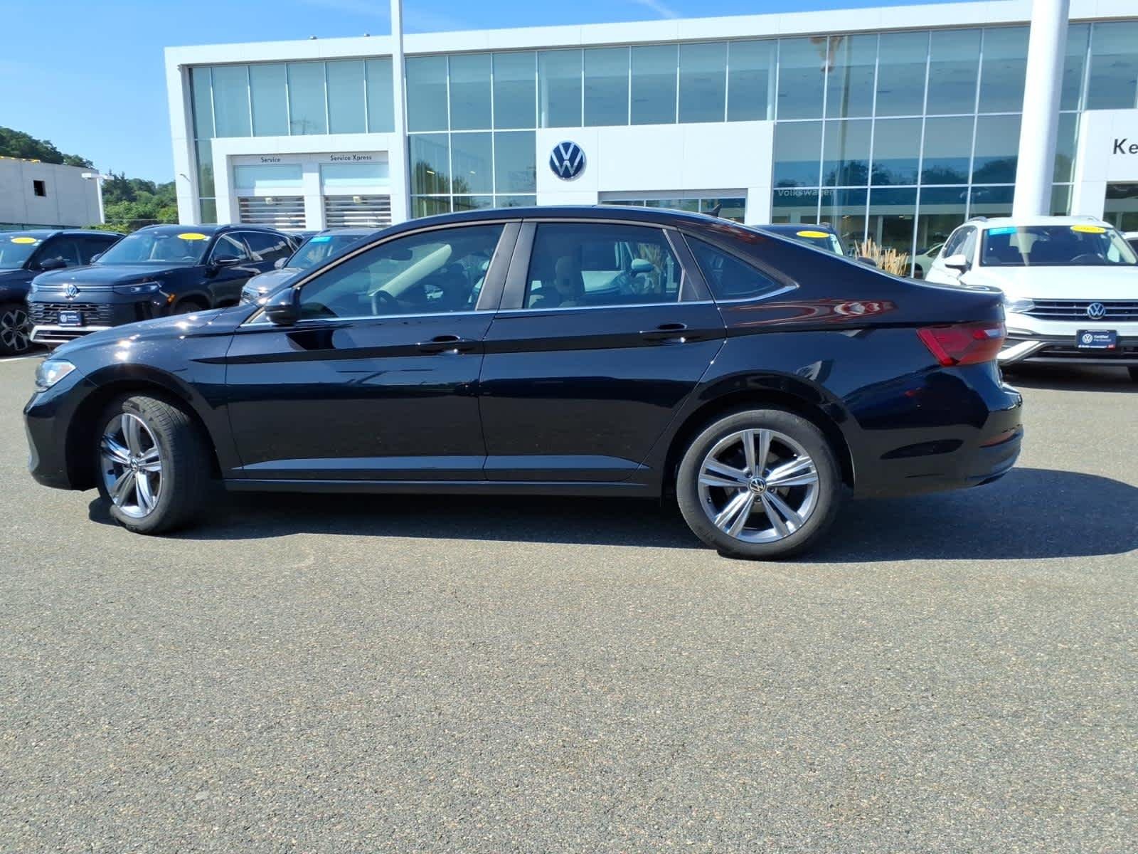 Certified Used 2024 DEEP BLACK PEARL EFFECT Volkswagen SE image 8
