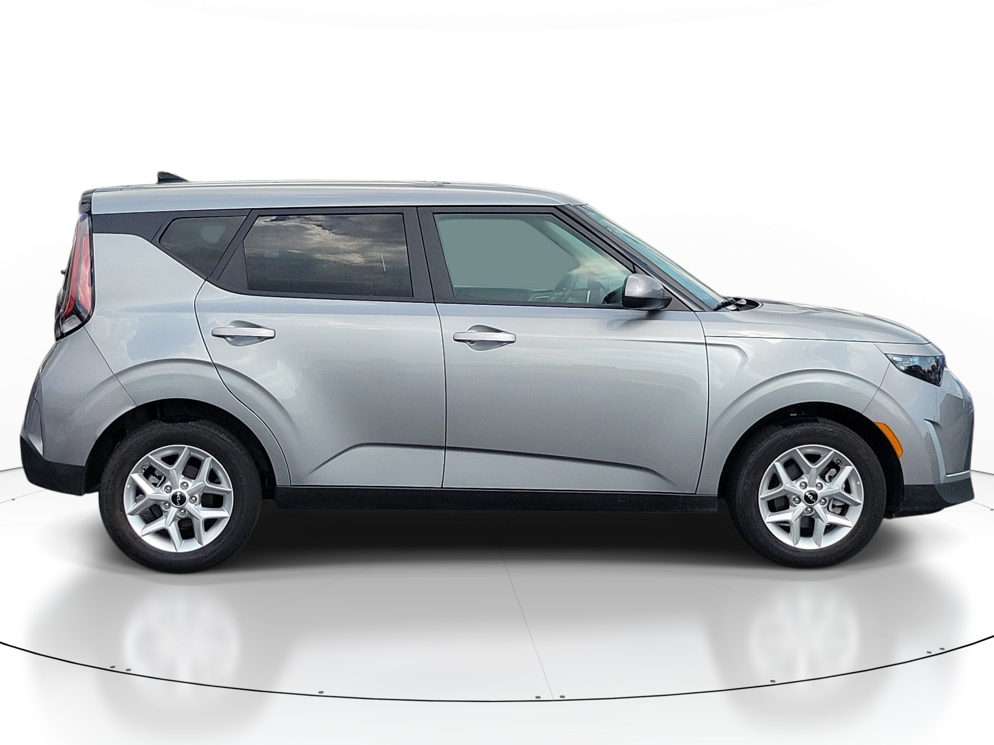 Used 2025 Gray Kia  image 4