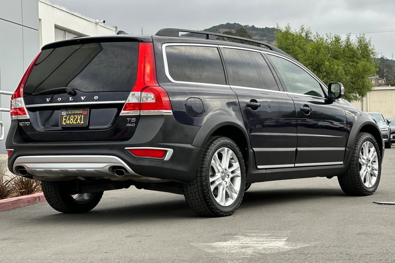 Used 2016 Volvo XC70 Premier with VIN YV4612NK4G1250887 for sale in Larkspur, CA