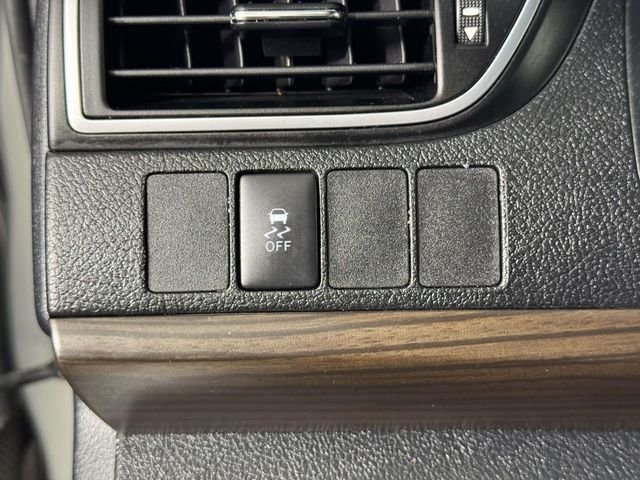 Used 2017  Toyota LE image 19