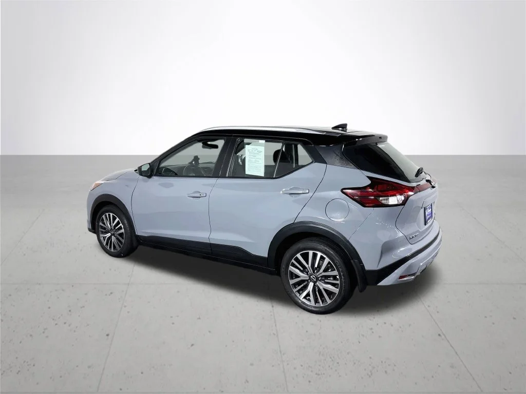 Used 2023 Gray Nissan SV image 8