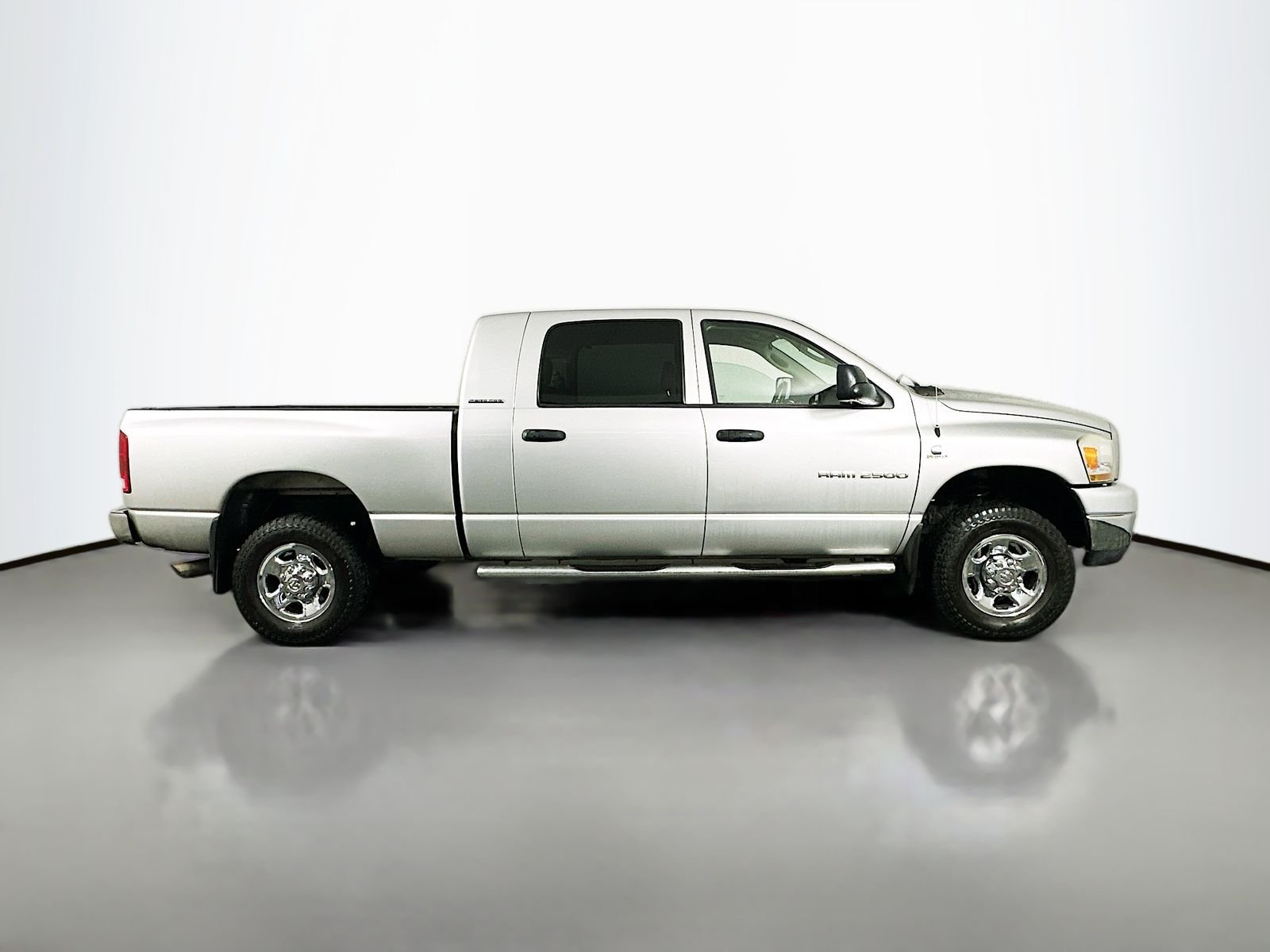 Used 2006 Bright Silver Metallic Dodge SLT image 7